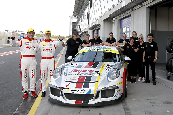 Christoph Dupré mit Jacob Erlbacher - Sieger in Klasse 3 im DMV GTC und Dunlop 60 - mit dem Porsche 911 GT3 Cup