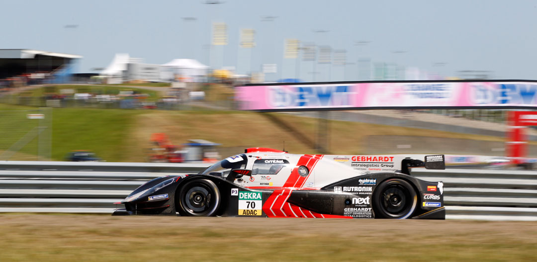 Jacob Erlbacher auf der Rennstrecke in Oschersleben