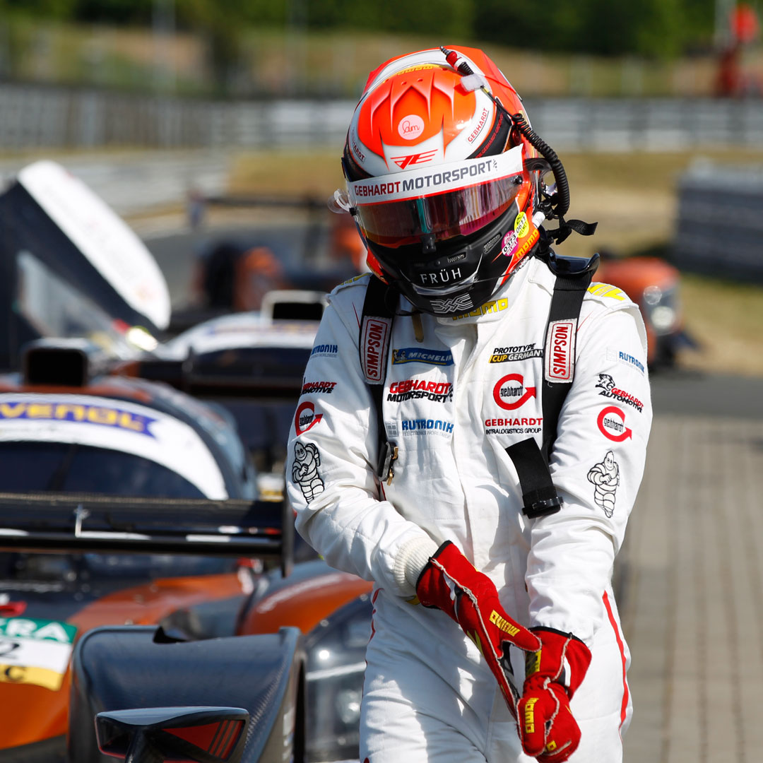 Jacob Erlbacher im Parc Ferme nach dem zweiten Rennen im Prototype Cup Germany