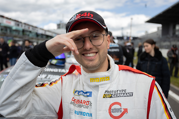 Jacob Erlbacher in der Startaufstellung zum 24H-Rennen auf der Nordschleife am Nürburgring 2026